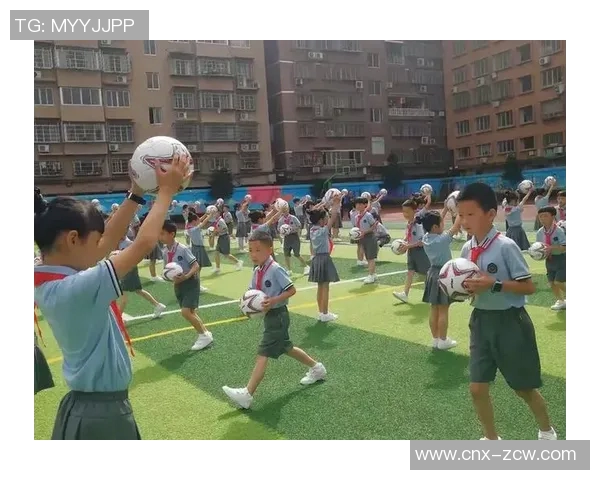 快乐小学足球操培养孩子运动兴趣与团队合作精神 快乐小学足球操培养孩子运动兴趣与团队合作精神